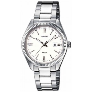 Γυναικείο ρολόι CASIO LTP-1302PD-7A1VEF Collection από ανοξείδωτο ατσάλι με λευκό καντράν και ασημί μπρασελέ.