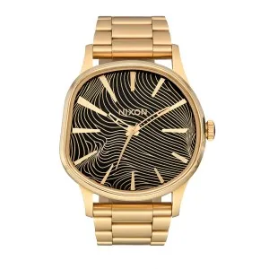 Ρολόι NIXON A1454-5358-00 SENTRY WOBBLE από ανοξείδωτο ατσάλι με μαύρο καντράν και χρυσό μπρασελέ.